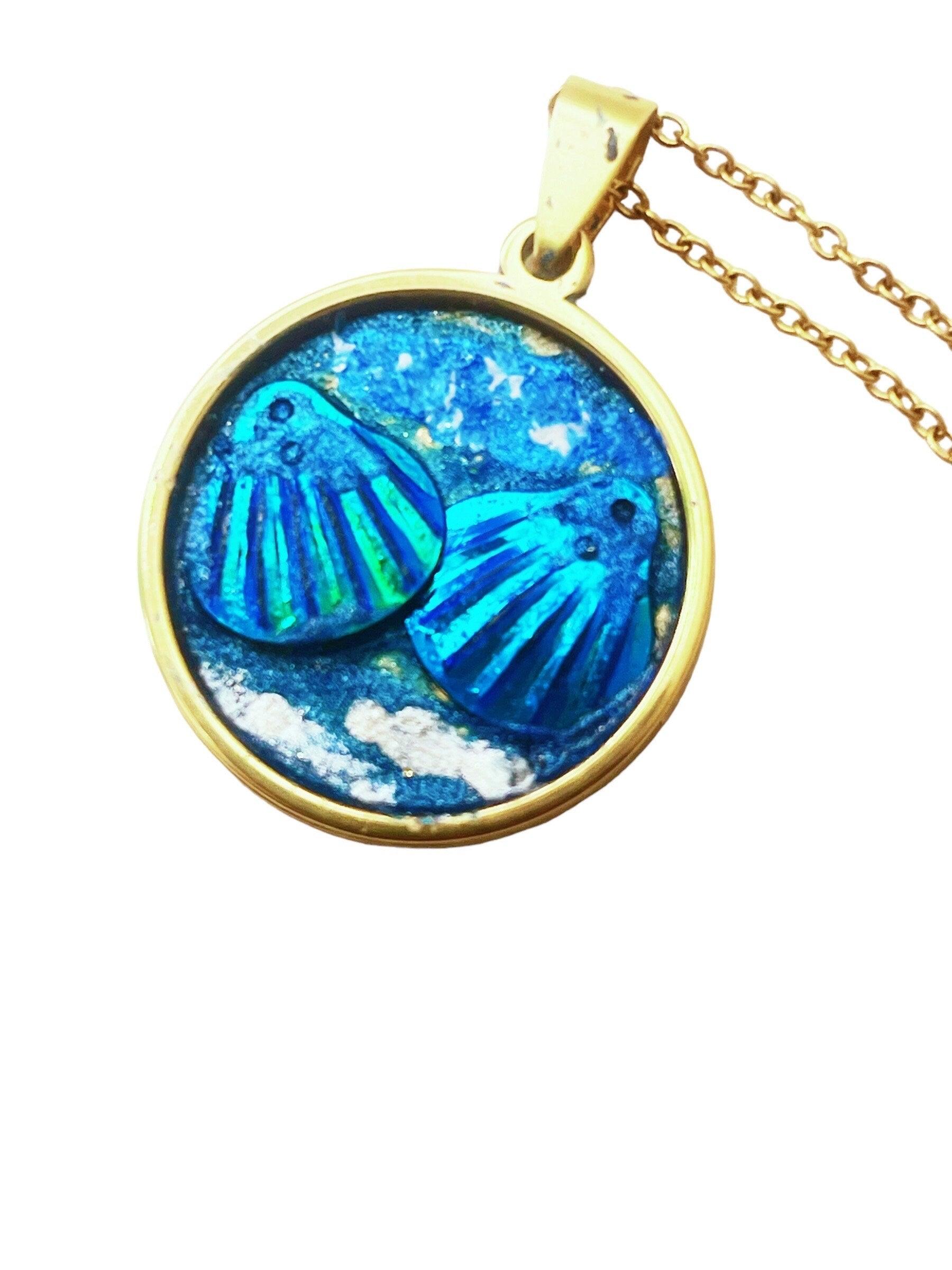 Ocean blue shell medallion necklace featuring a large shell pendant on a delicate chain, perfect for beach-inspired jewelry.