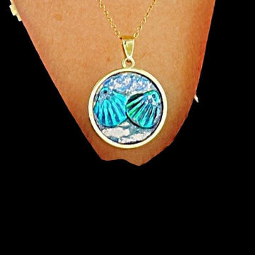 Ocean blue shell medallion necklace featuring a shell pendant on a delicate chain, stylish jewelry accessory.